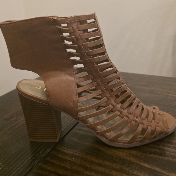 Brown Strappy Heals - Picture 5 of 6